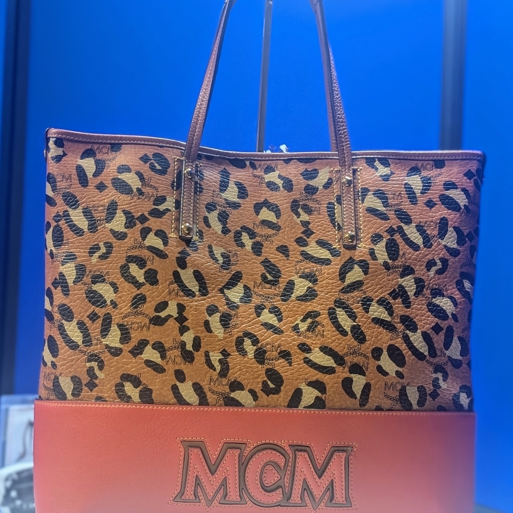 EUC MCM CHEETAH VISETOS SHOPPERS TOTE